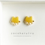 小さくて可愛いネコのピアス（yellow）