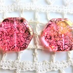 ピンクの跡　6角形　チェコビーズ　２個