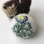 刺繍ヘアゴムor刺繍ブローチ ブルー配色のお花