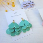 【春色】本革 たくさんのしずく（ターコイズ）ピアス／イヤリング