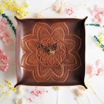 【SALE】お花の壁掛け時計 --革の時計--**一点物**