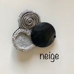 【再販】スリーラウンドブローチ　黒&グレー