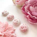 桜刺繍のくるみぼたん ピアス