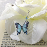 リボンと蝶の樹脂ピアス〔片耳用〕アクアマリン☆イヤリングへの変更可