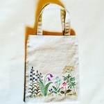 お年玉 SALE 刺繍 野原模様 手提げ トート  バッグ  ＜生成り＞