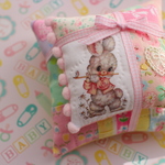 hana*ハンドメイドパッチワークminiリボン2段クッション★バニーちゃん