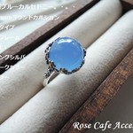 （2235）高品質ブルーカルセドニー☆大きな12mmラウンドカボション（スムースタイプ）☆SV925製フラワーフレーム💍アンティークカラー。・。・