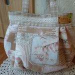タックとギャザーのぷっくりバッグ（マカロン・ベージュチェック）