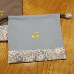 さくらんぼマークのコップ袋  【水色】