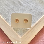 ワンポイント花ピアス