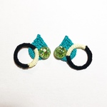 ドロップとリングの刺繍イヤリング（イエローグリーン）