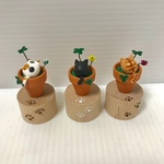 小さな小さな植木鉢にゃんこ