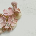 コットンリネンのコサージュ＊桜10.2cm（シェルピンク/生成り）