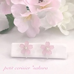 小さな桜のシンプルピアス