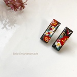 和花柄のロングスクエアレジンピアス ／手描き