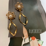 RUKIRIRIA #234 パールピアス フラワーピアス メタルピアス 大ぶりピアス 大ぶりイヤリング 