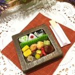 春の3色おにぎり弁当☆竜田揚げ〜選べるランチョンマット〜
