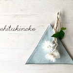星月猫★「白い三角の小皿」陶芸作品　お皿　プレート　アクセサリー置き　ディスプレイ用品などに