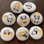  一生懸命なパンダのパン屋さん。かわいいくるみボタン8個セット