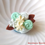 メレンゲフラワーのブローチ（ブルーA）