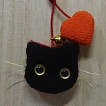 ちりめん根付け　ねこ  (黒猫&ハート) 