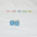 カルセドニーの水色のピアス（6mm)