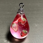 IORIレジン いちごみるくなネックレス