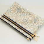 【新作・試作品】wファスナー通帳ポーチ　LIBERTY　Felicite　J17A　アイスブルー系　印鑑ポケット1・カードポケット×2・深いポケット1
