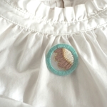 刺繍ブローチ（茶色のお花）