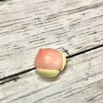 樹脂粘土の桃まんじゅうマグネット