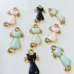 再入荷！猫の可愛いチャーム8匹セット