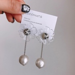 クリアフラワー×ダルメシアン ゆらゆらコットンパールピアス