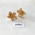 big  flower (b) pierce