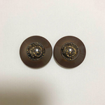 ボタンピアス ブラウン