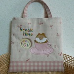 break time♪　ティーカップコリシェルちゃん　フルーツロールケーキ　刺繍ミニペタンコバッグ