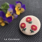 デージーの刺繍ブローチ(赤)