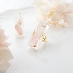 flower bottle 紫陽花＜桜＞ピアス＊各種パーツ変更可能