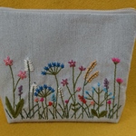 カラフルガーデン刺繍　フラットポーチ　A