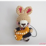 サックス吹きのうさぎちゃん☆あみぐるみストラップ
