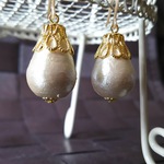 雫ピアス ～樹脂フック～ white