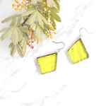 ヒトカケラ ガラスピアス (lemon yellow) ステンドグラス