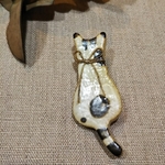 陶器ブローチ  「麻リボンねこ」