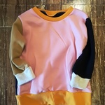 110トレーナー　桜ピンクとイエローのかわいいお洋服