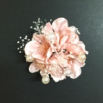 Krysk様 専用出品 箱代込み 花飾り 花 桜 春 コサージュ(サーモンピンク)(Mサイズ) ブローチ 髪飾り