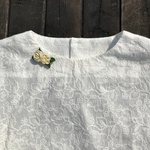刺繍入りのふんわりブラウス