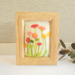 羊毛フエルト刺繍のぷっくり壁飾り（ポピー）