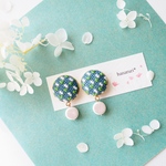 小花の刺繍イヤリングorピアス《すずらん》