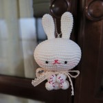 ＊コットン白ウサギのあみぐるみキーホルダー＊