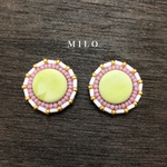 ライムグリーンパーツとビーズ刺繍のピアス/イヤリング
