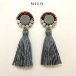 ナチュラルストーンのビーズ刺繍とタッセルのピアス/イヤリング
